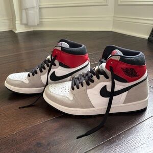 2020 Air Jordan 1 Retro High OG 'Smoke Grey'
Size Men’s 9.5